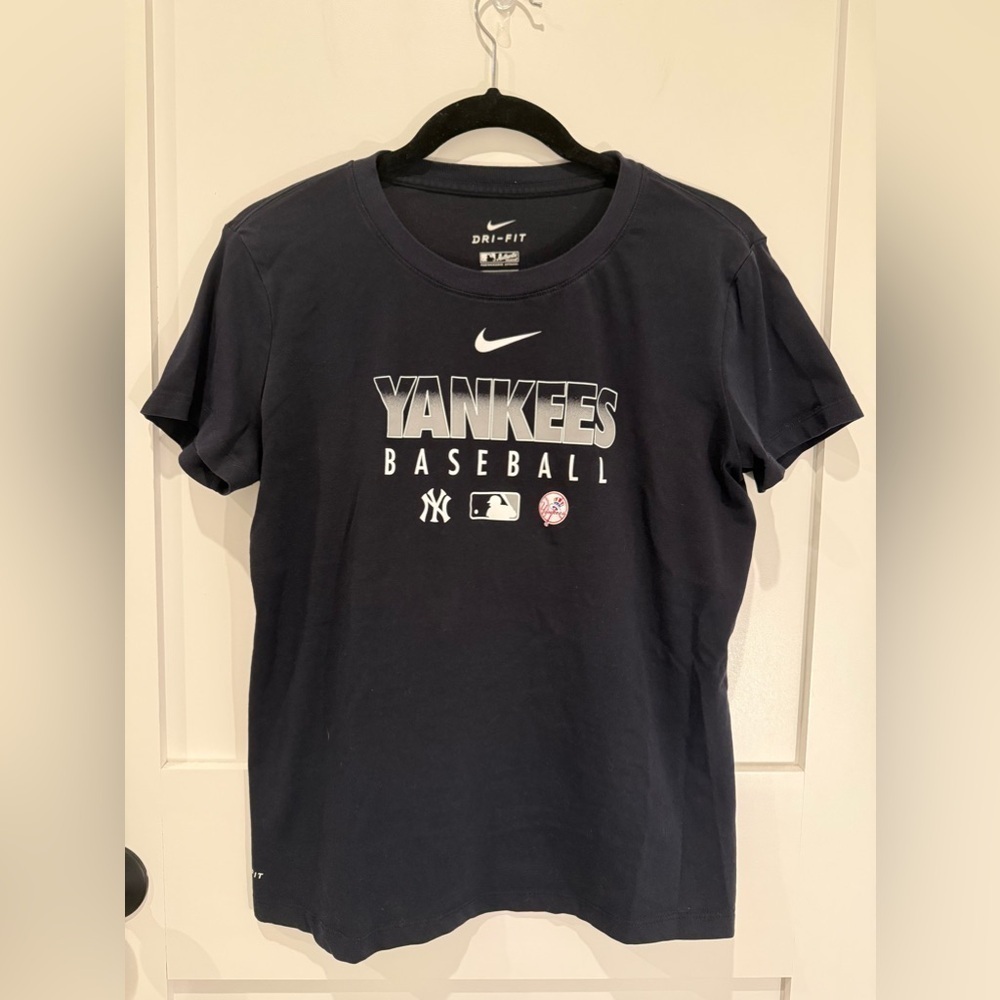 Nike Women’s MLB New York Yankees Navy Blue T Shirt Dri Fit Size M